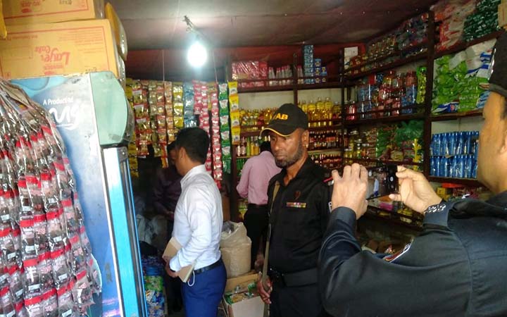 সুনামগঞ্জে র‌্যাবের অভিযানে অবৈধ গোলাপ বিড়ি জব্দ, জরিমান আদায়